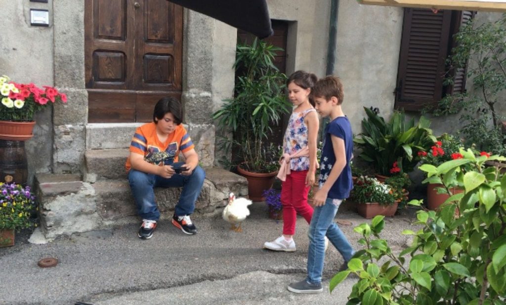 Film Mare di Grano, regia di Fabrizio Guarducci, scenografia di Esther Musatti, scena 7